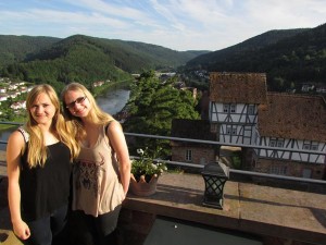Sisters Jennifer and Christina are enjoying our special tour through Germany right now