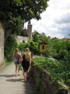 Strolling along the path which leads from the old castle district to the southern side of the town